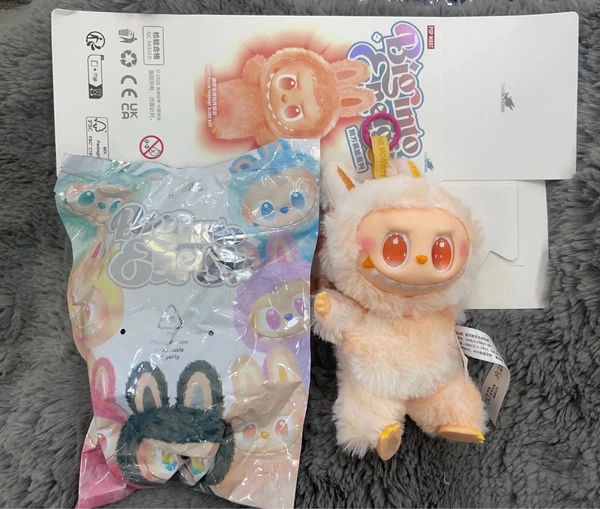 LABUBU BIG INTO ENERGY BLIND BOX