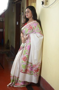 SKU-0304 -> Tussar Cotton -> Kantha Stich -> Kantha Border - White, Floral, Dry Clean Only, Yes