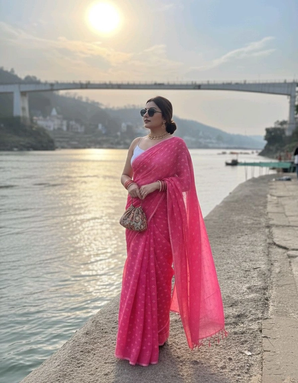 Elegance by the Riverside: Grace in a Pink Saree - Pink, Cotton, Free