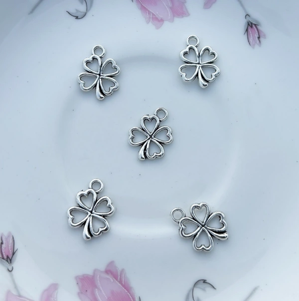 Lucky Clover Metal Charm