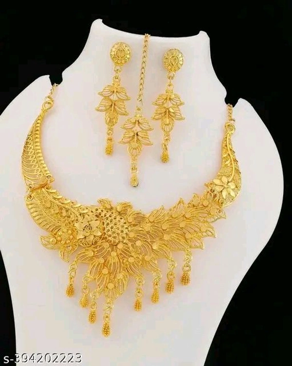 Sizzling Fancy Women Necklaces & Chains