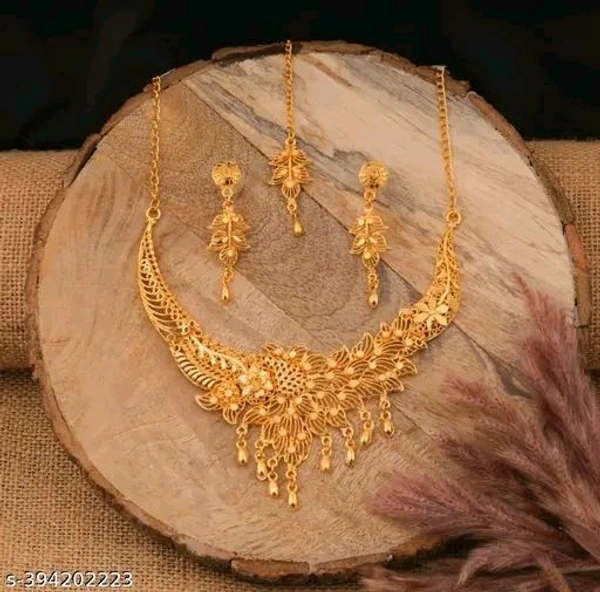 Sizzling Fancy Women Necklaces & Chains