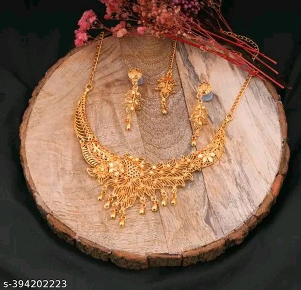 Sizzling Fancy Women Necklaces & Chains