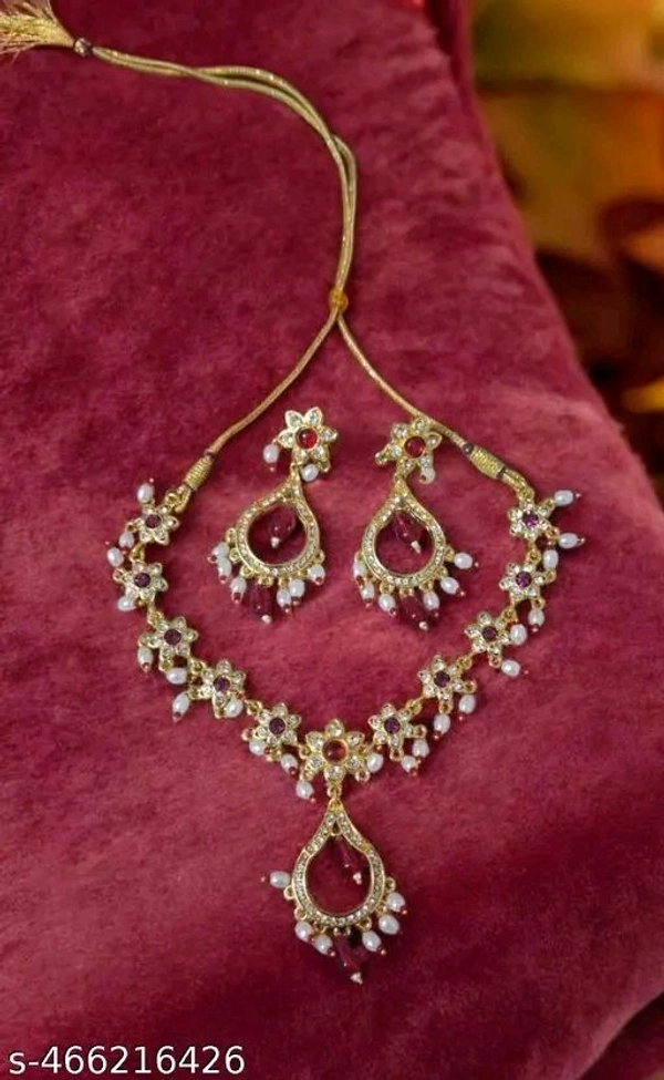 NECKLES