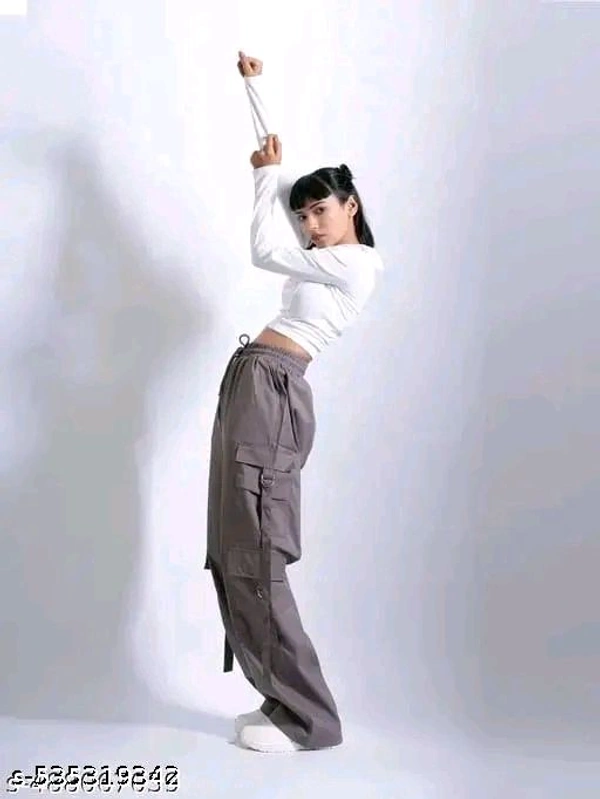 TRENDY Women's Stylish Six Pocket Cargo Pants - L
