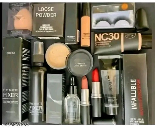 Trendy Makeup Kits
