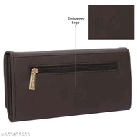 Fashionable Modern Women Clutches