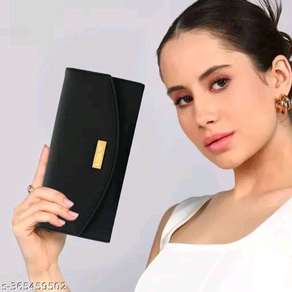 Fashionable Modern Women Clutches