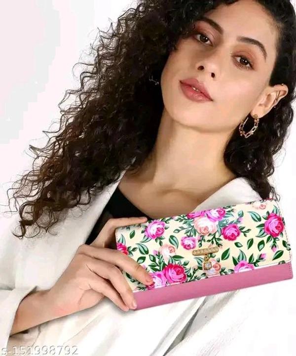 Fashionable Latest Women Clutches