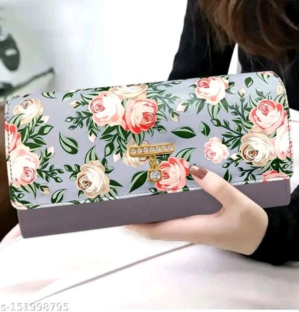 Fashionable Latest Women Clutches