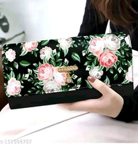 Fashionable Latest Women Clutches