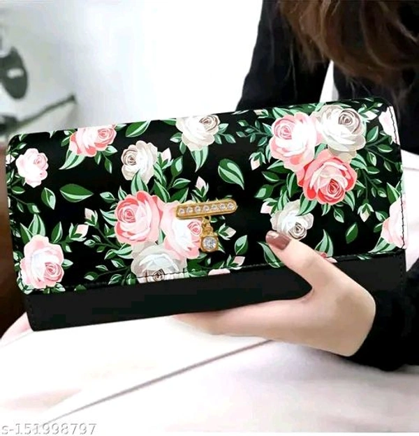 Fashionable Latest Women Clutches