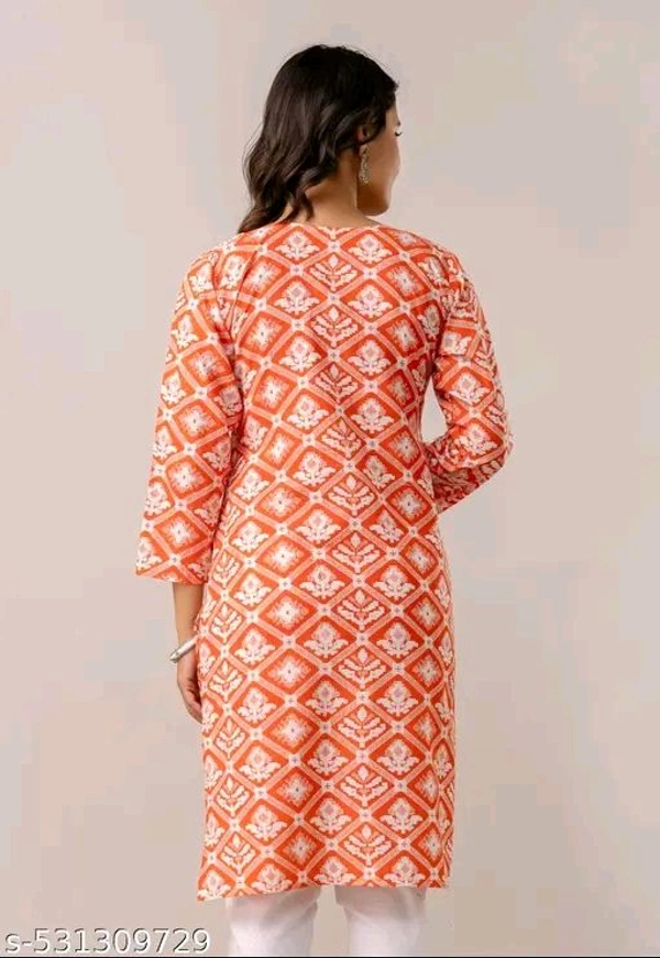 Aagyeyi Petite Women Kurta Sets - M