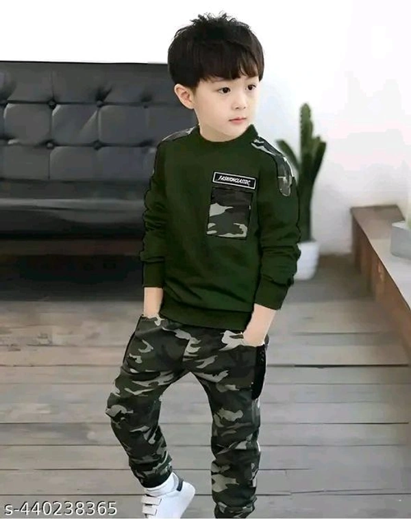 Trending Boys Army T-shirt and pant pair in best look - 5-6