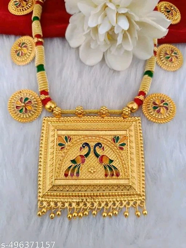 Allure Glittering Women Necklaces & Chains