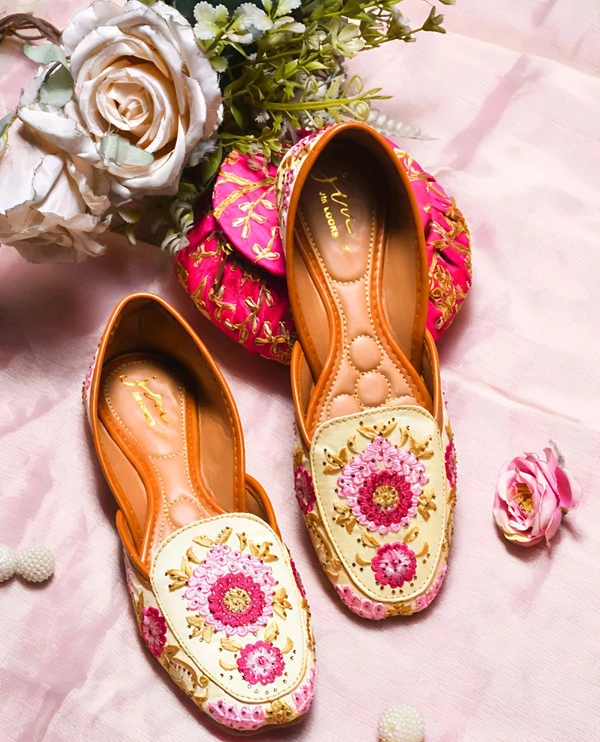 Women's Ethnic Juttis - IND-3