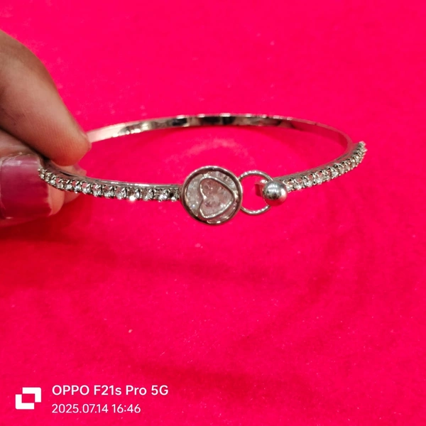 BRACELETS 20
