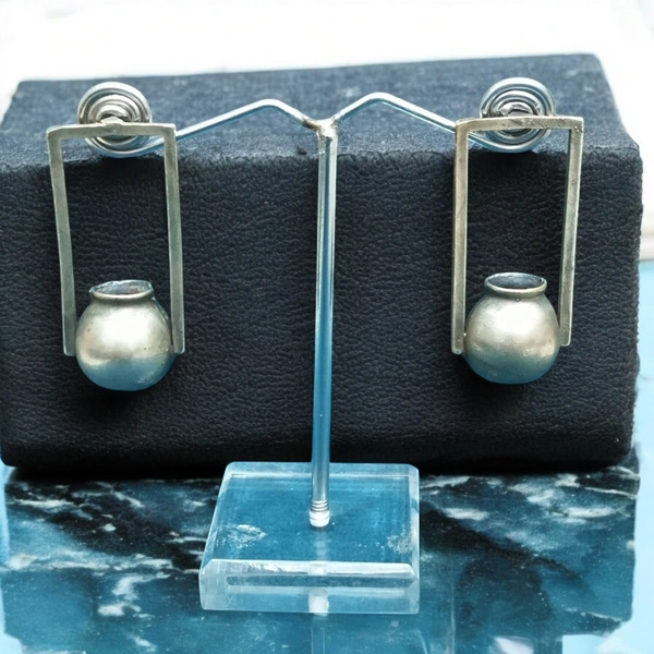EARRINGS 1
