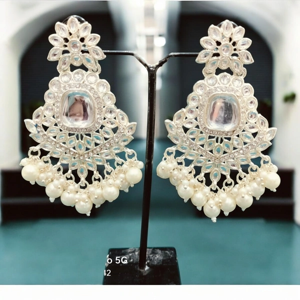 EARRINGS 132