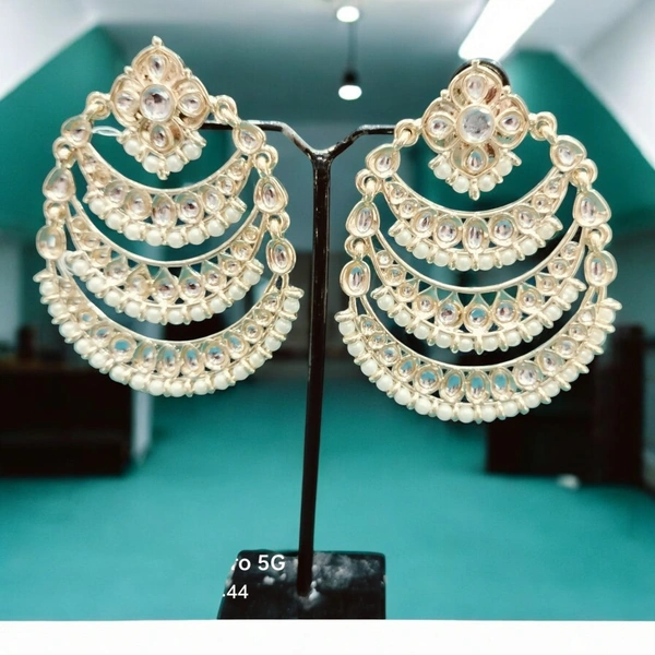 EARRINGS 133