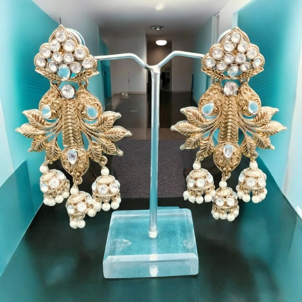 EARRINGS 136