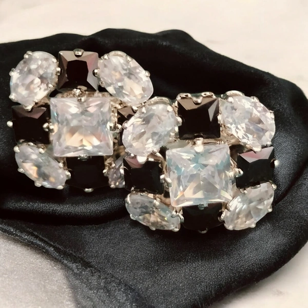 EARRINGS 204