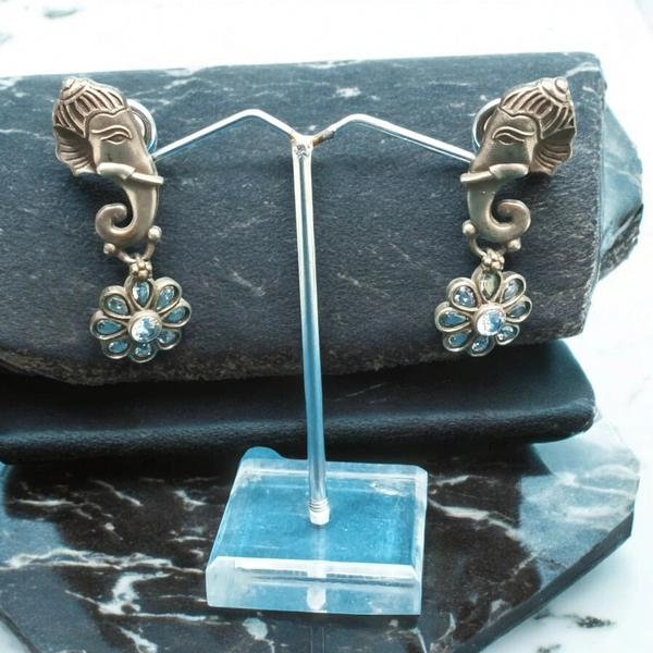 EARRINGS 24
