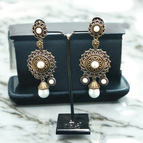 EARRINGS 25