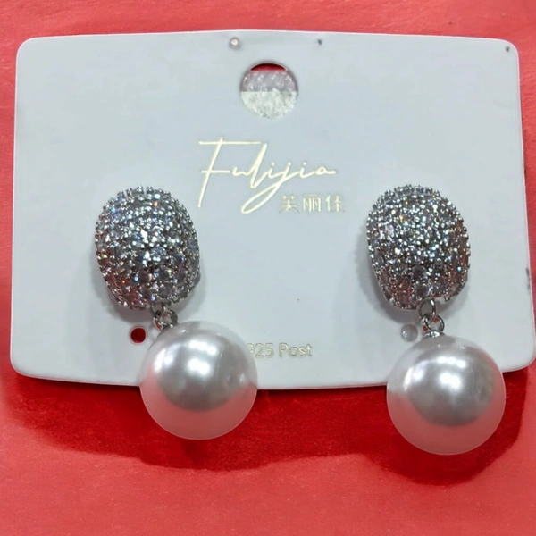 EARRINGS 261