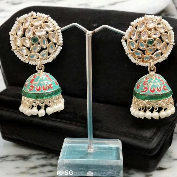 EARRINGS 82