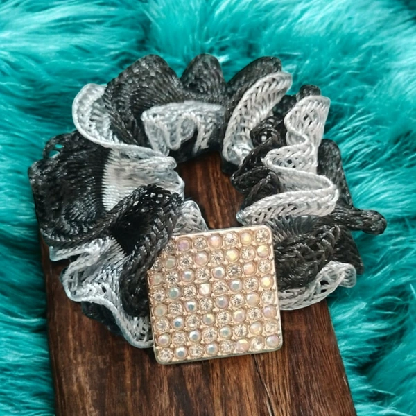 HAIR SCRUNCHIES 181