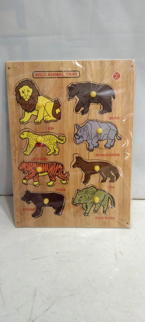 IMAGES SHOWS A WOODEN PUZZLE TRAY 1