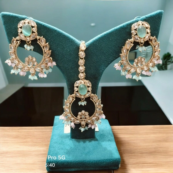 MAANG TIKA WITH EARRINGS (10)