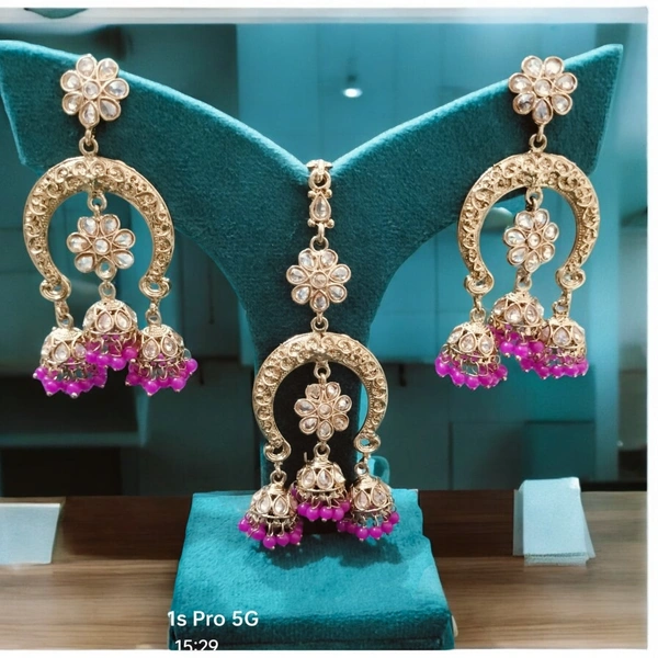 MAANG TIKA WITH EARRINGS (11)