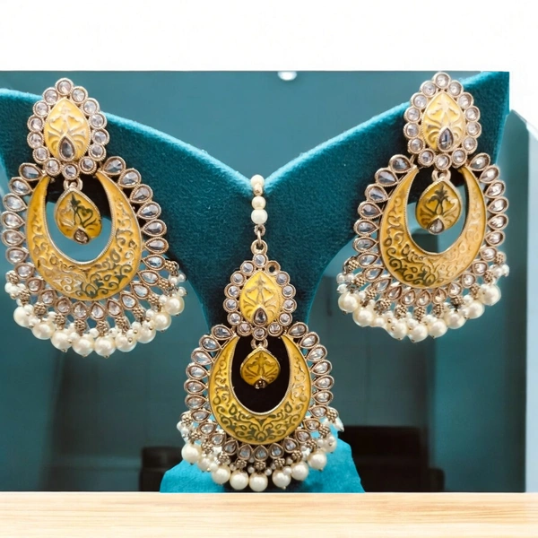 MAANG TIKA WITH EARRINGS (14)