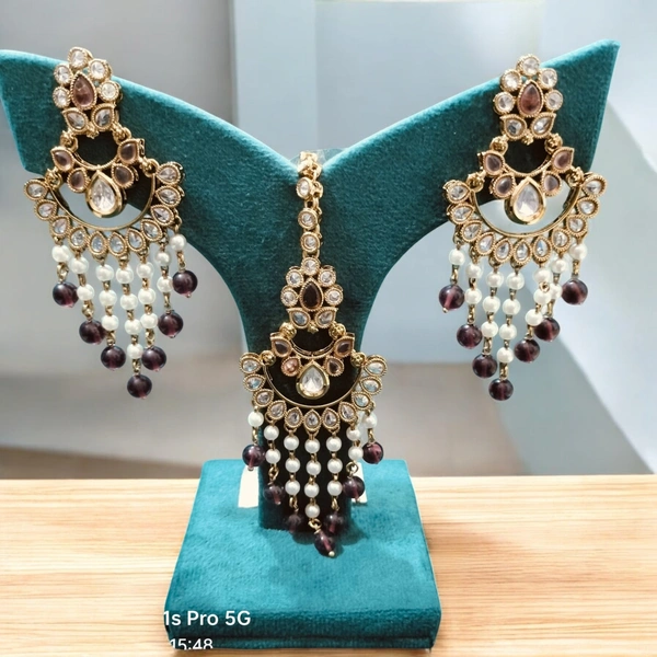 MAANG TIKA WITH EARRINGS (15)
