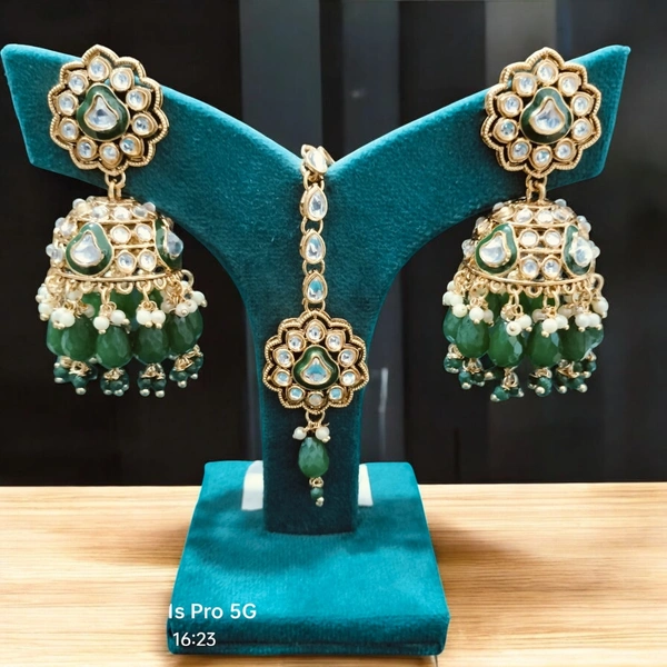 MAANG TIKA WITH EARRINGS (16)