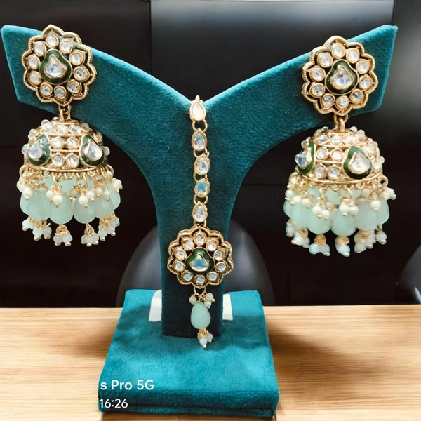 MAANG TIKA WITH EARRINGS (17)
