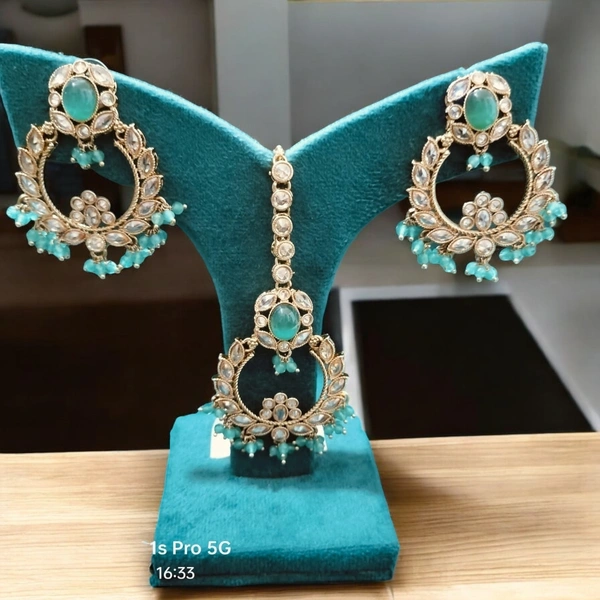 MAANG TIKA WITH EARRINGS (19)