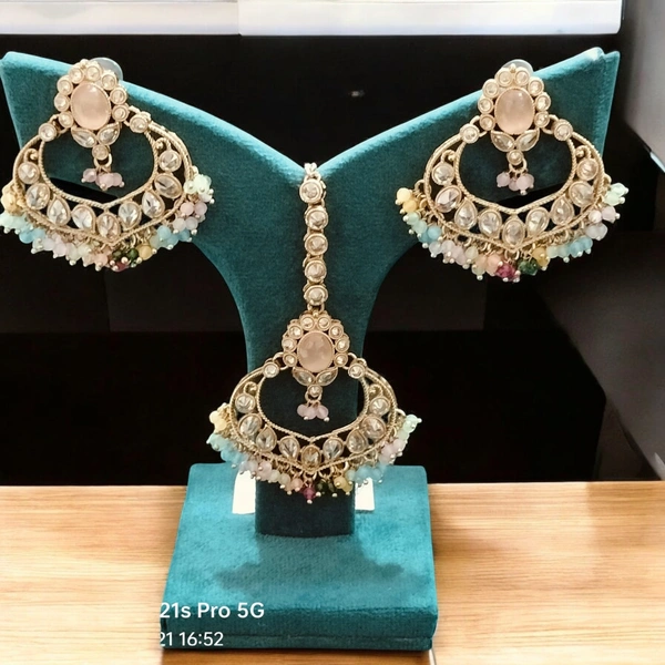 MAANG TIKA WITH EARRINGS (25)