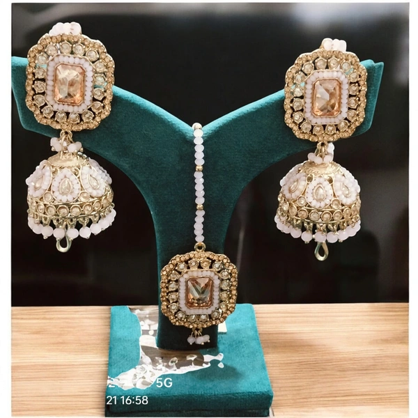 MAANG TIKA WITH EARRINGS (27)