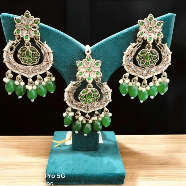 MAANG TIKA WITH EARRINGS (29)