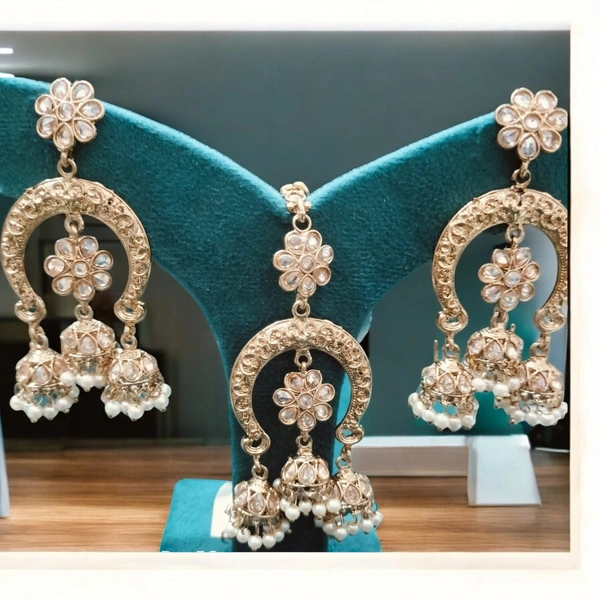 MAANG TIKA WITH EARRINGS (3)