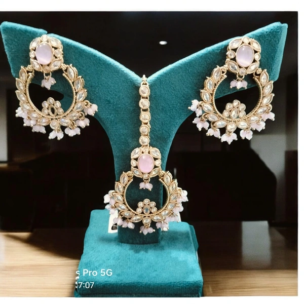 MAANG TIKA WITH EARRINGS (30)