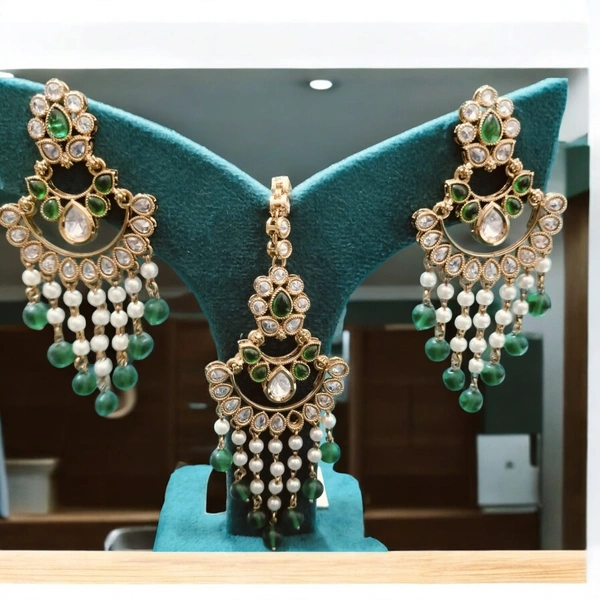 MAANG TIKA WITH EARRINGS (4)