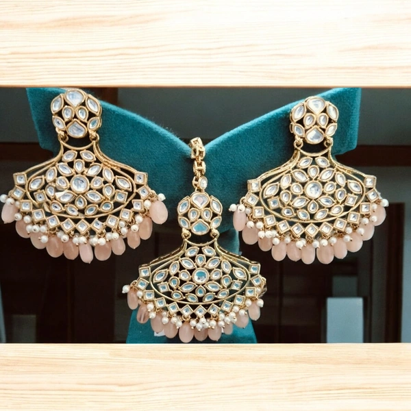MAANG TIKA WITH EARRINGS (40)