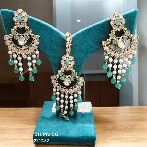 MAANG TIKA WITH EARRINGS (45)