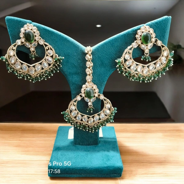 MAANG TIKA WITH EARRINGS (47)