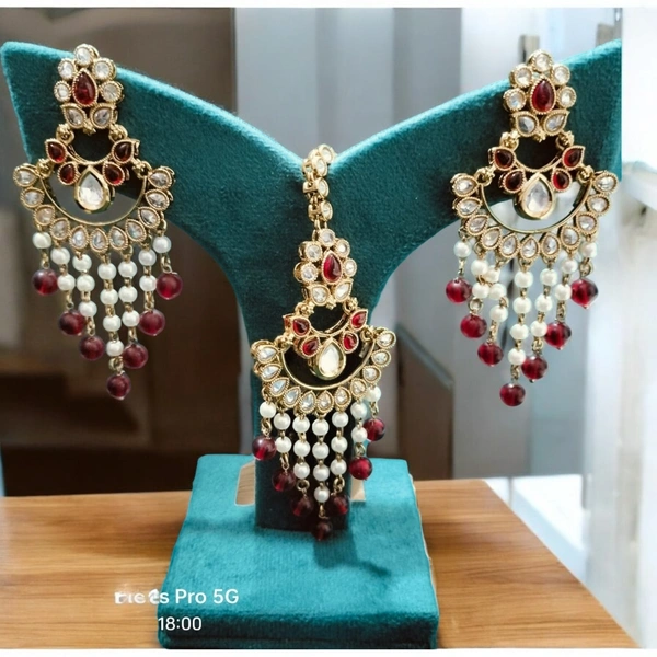 MAANG TIKA WITH EARRINGS (48)