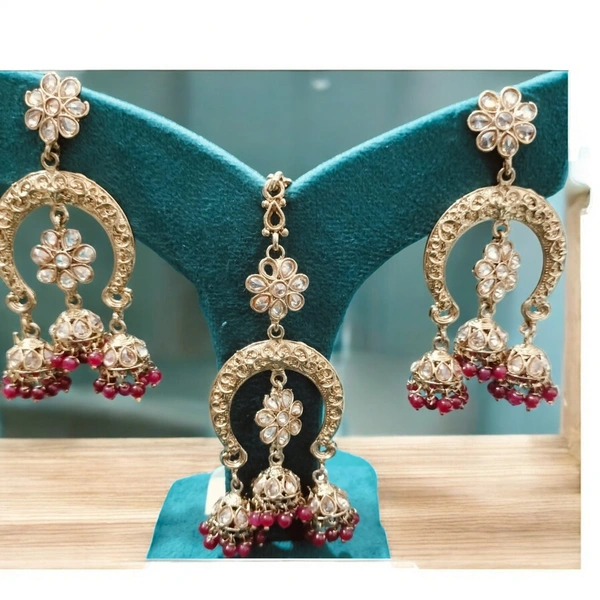 MAANG TIKA WITH EARRINGS (5)